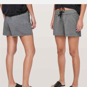 Lululemon On the Fly Shorts - 2” Size 6